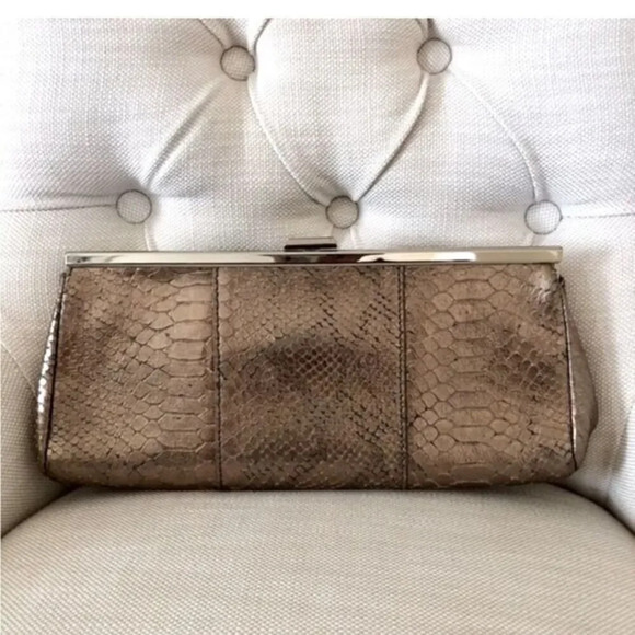 BANANA REPUBLIC SNAKE ORINT GOLD/TAN CLASP CLOSURE LONG CLUTCH - Picture 1 of 7